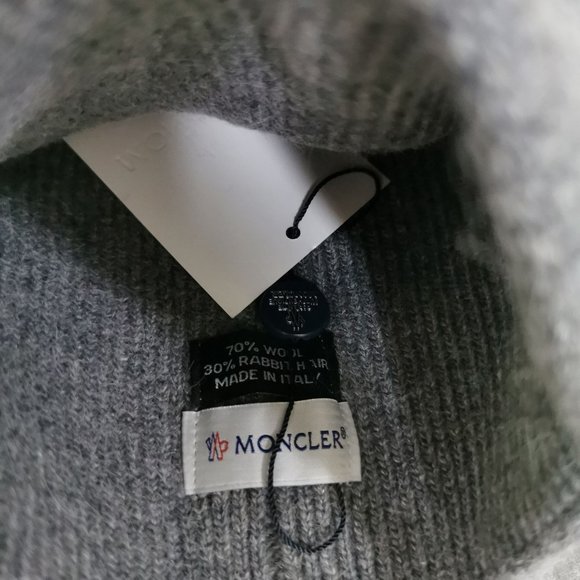 Moncler hat